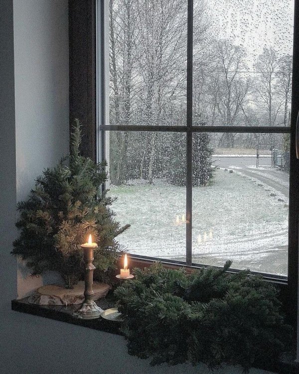 За окном зима с надписями