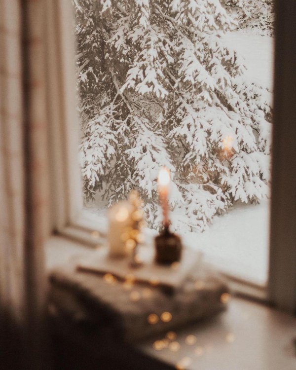 За окном зима с надписями