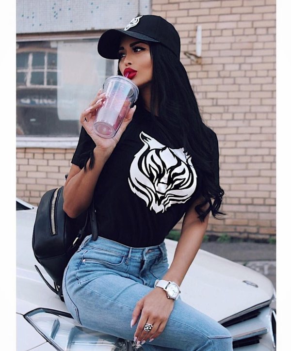 Девушка хулиганка