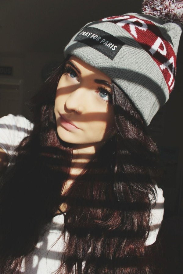 Девушка хулиганка