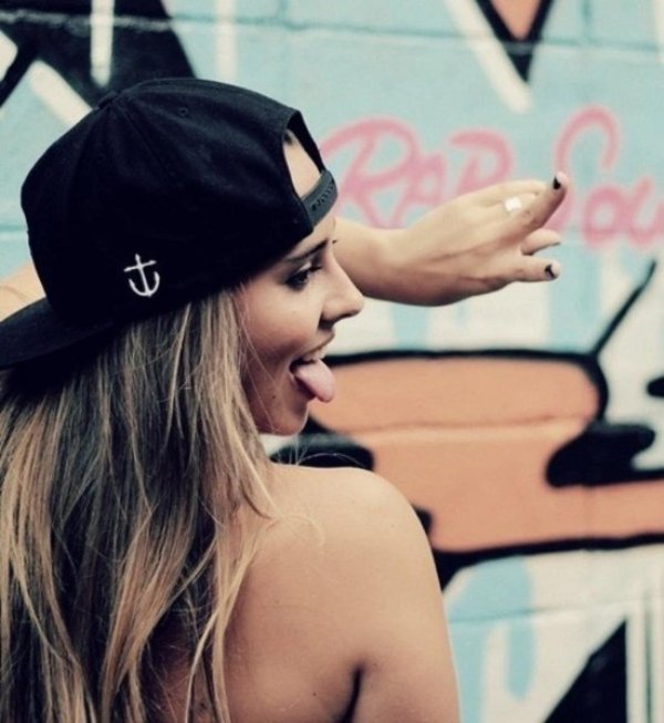 Девушка хулиганка