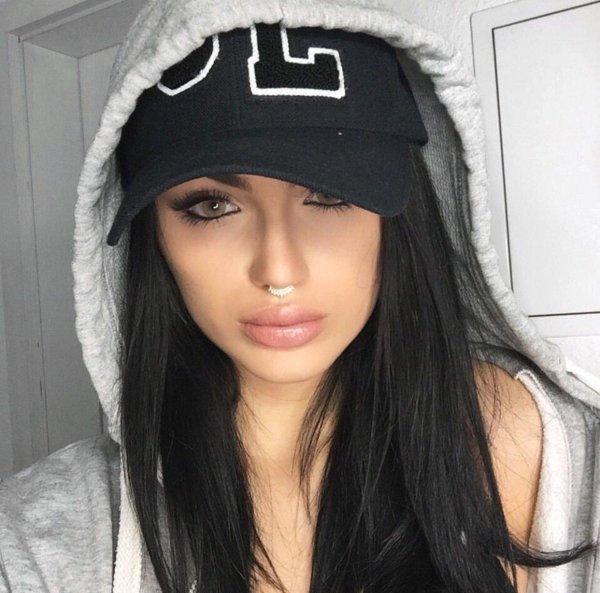 Девушка хулиганка