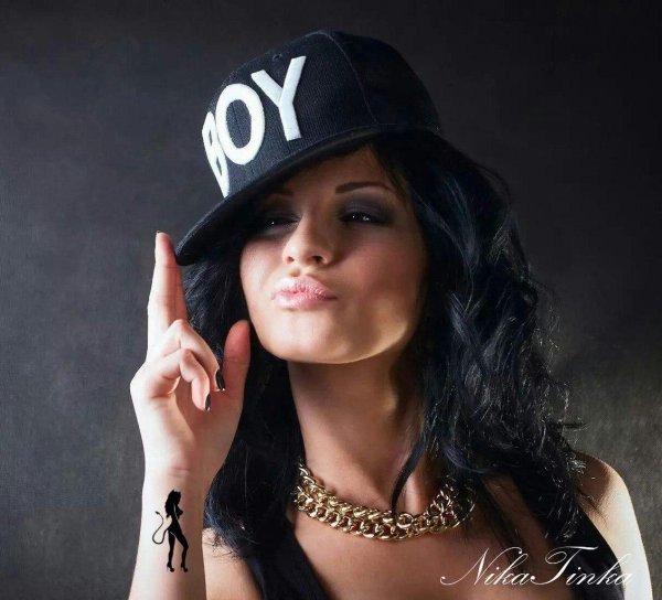 Девушка хулиганка