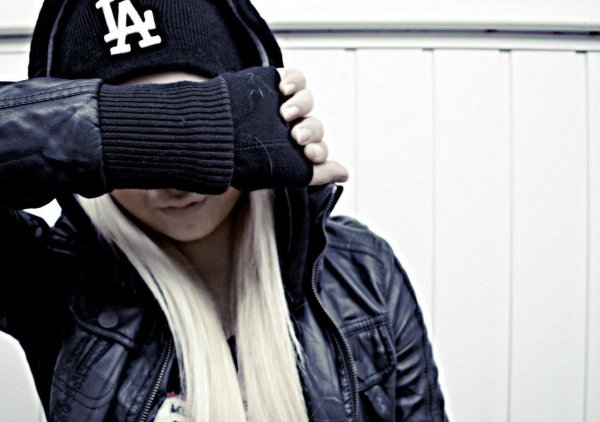 Девушка хулиганка