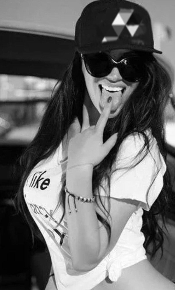 Девушка хулиганка