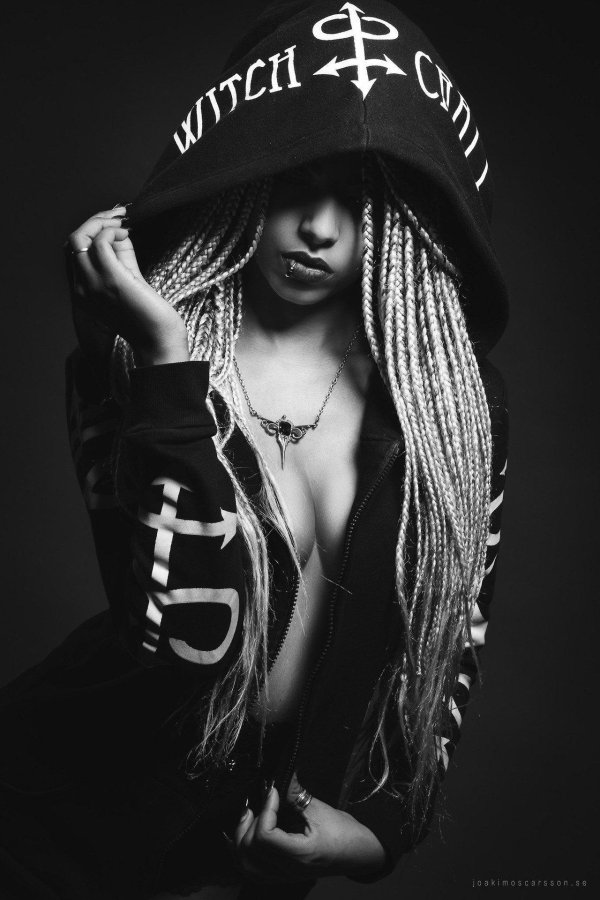 Девушка хулиганка