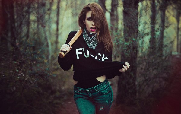 Девушка хулиганка