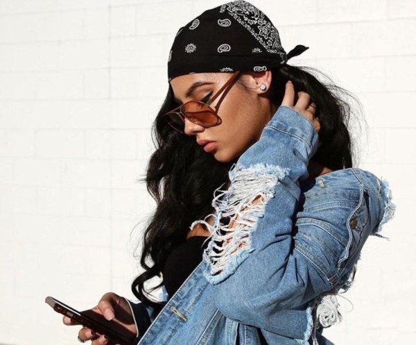 Девушка хулиганка