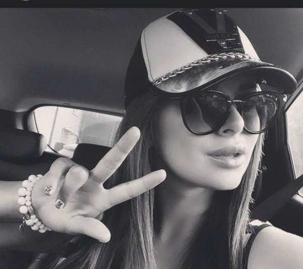 Девушка хулиганка