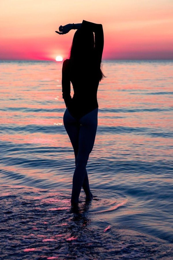 Девушка фигура без лица