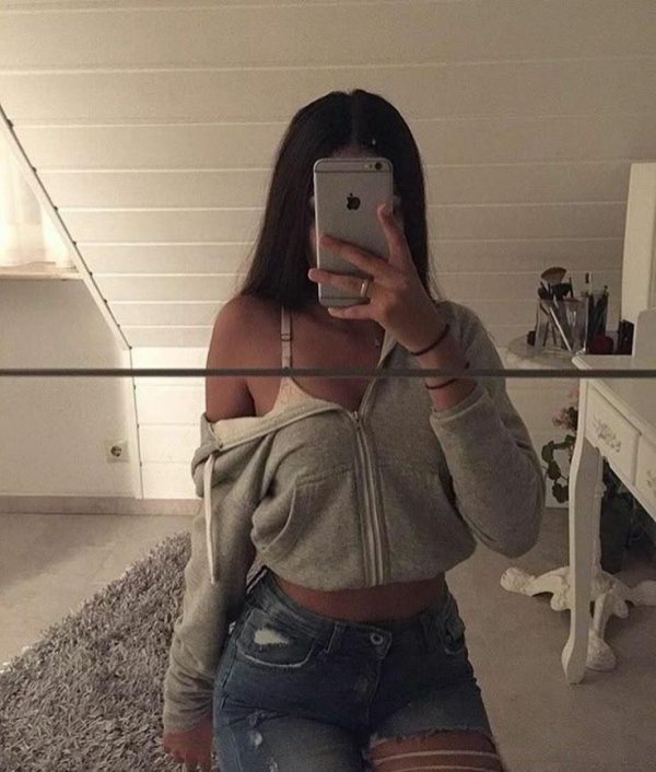 Девушка фигура без лица