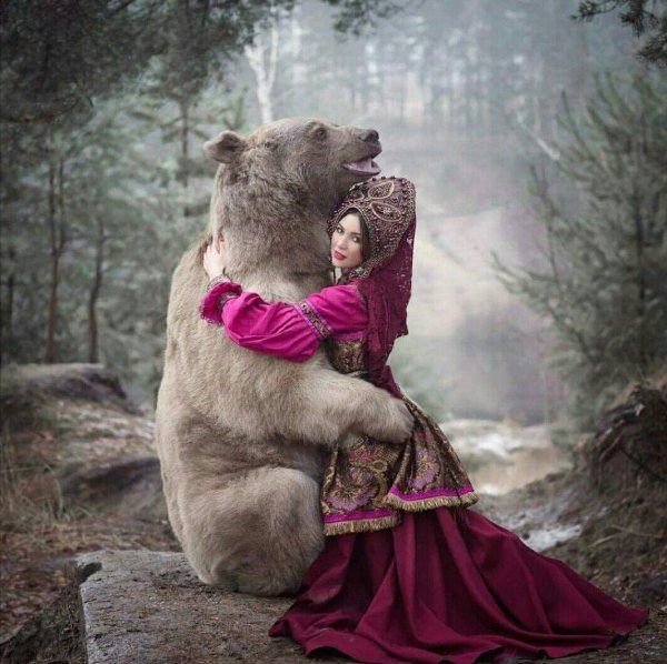 Девушка и медведь