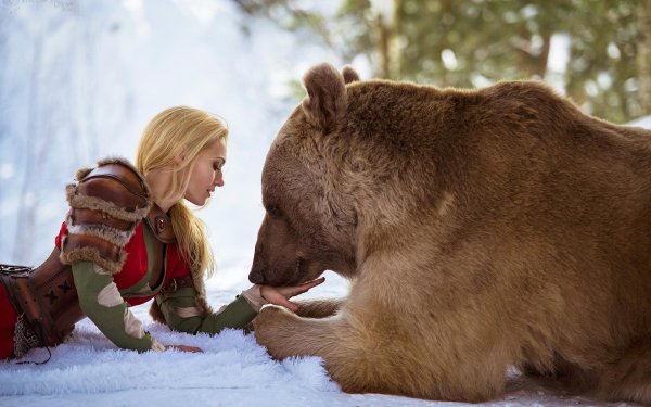 Девушка и медведь