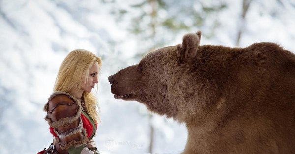 Девушка и медведь