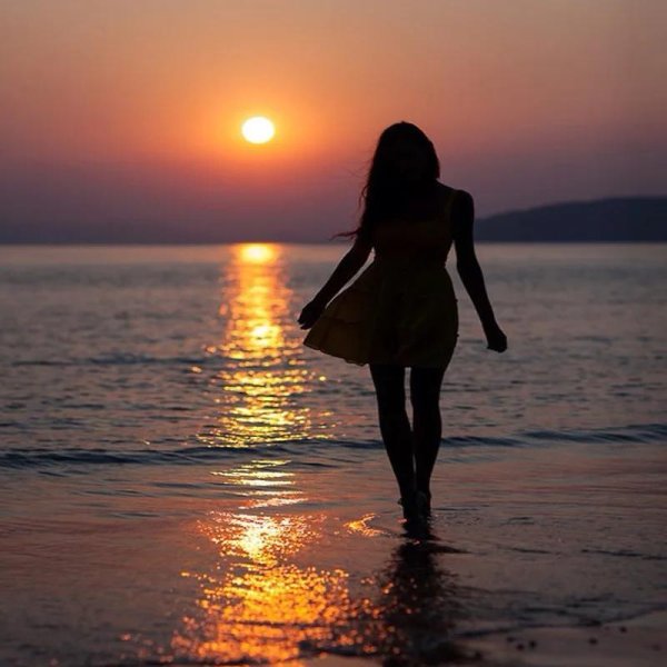 Девушка и море