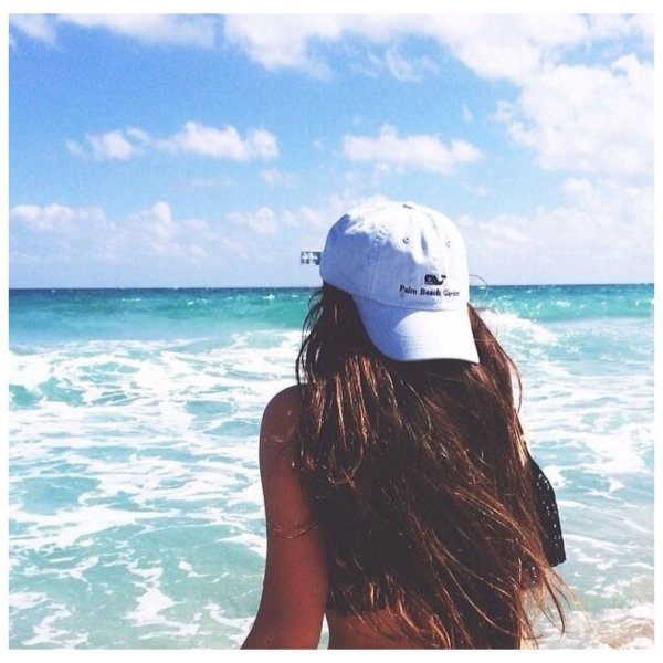 Девушка и море