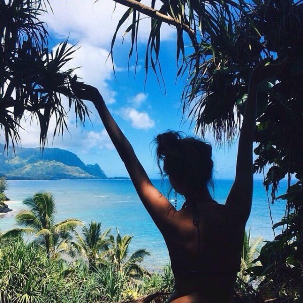 Девушка и море