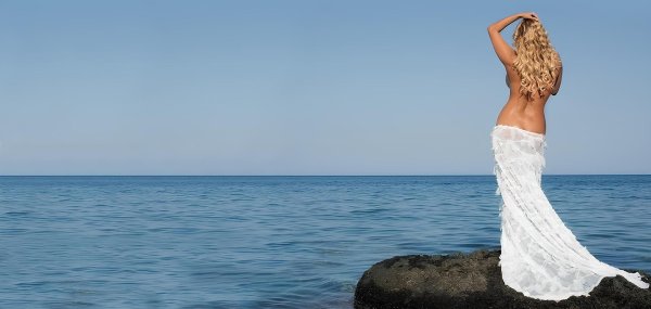 Девушка и море