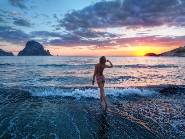 Девушка и море