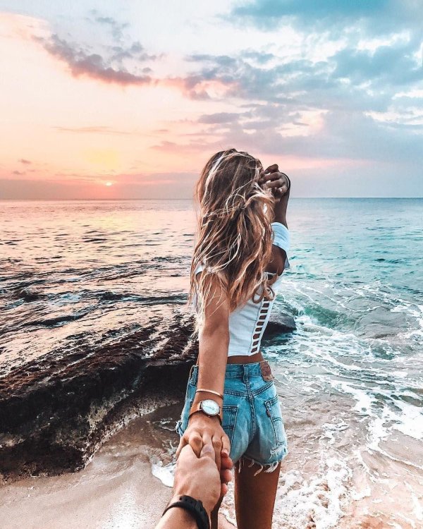 Девушка и море