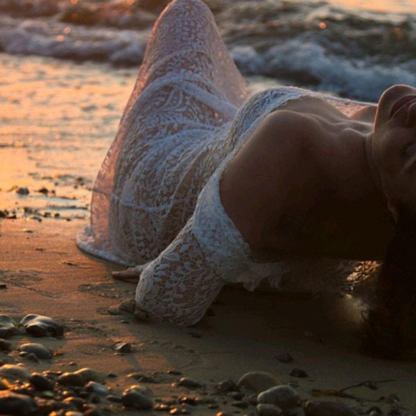 Девушка и море