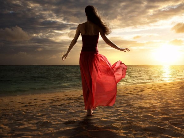 Девушка и море