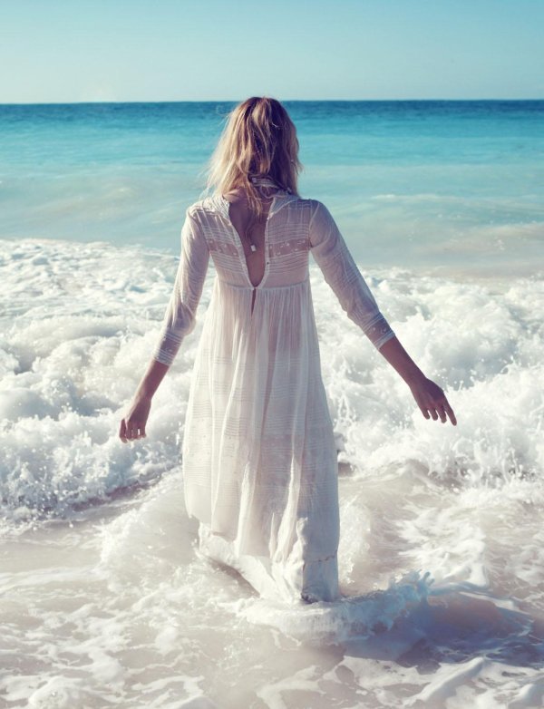 Девушка и море