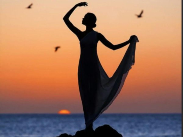 Девушка и море