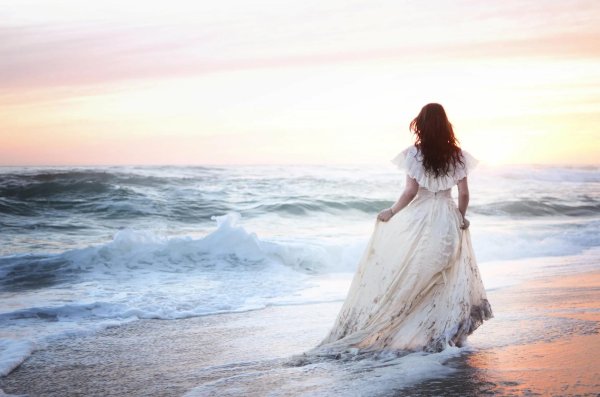 Девушка и море