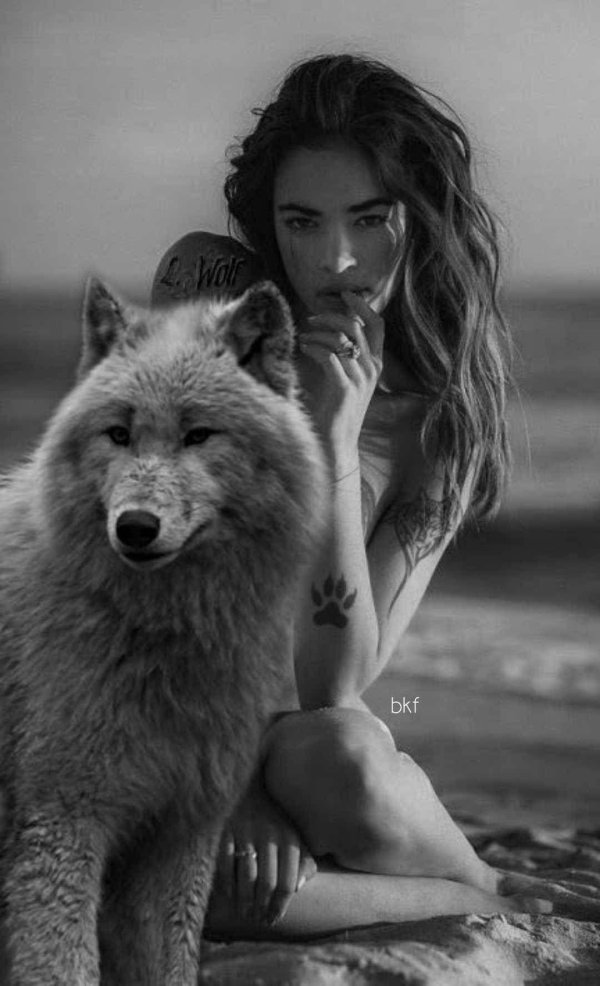 Волк и девушка