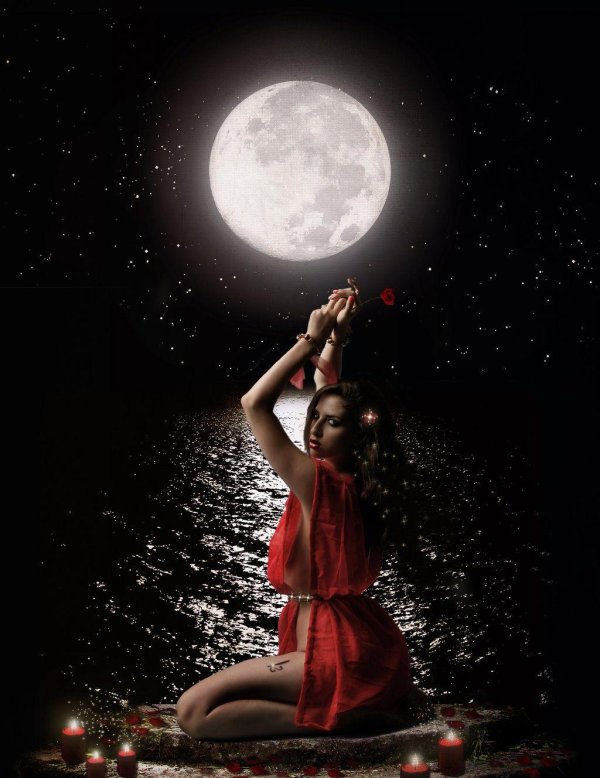 Луна и девушка
