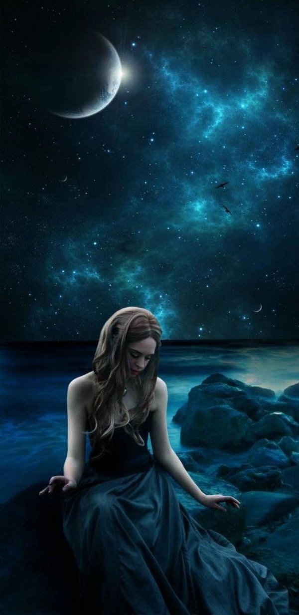 Луна и девушка