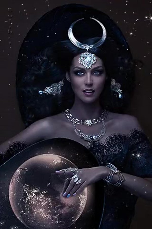 Луна и девушка