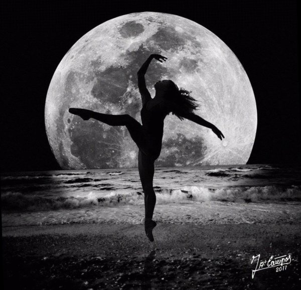 Луна и девушка