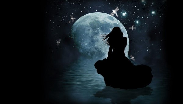 Луна и девушка