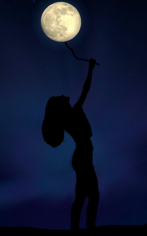 Луна и девушка