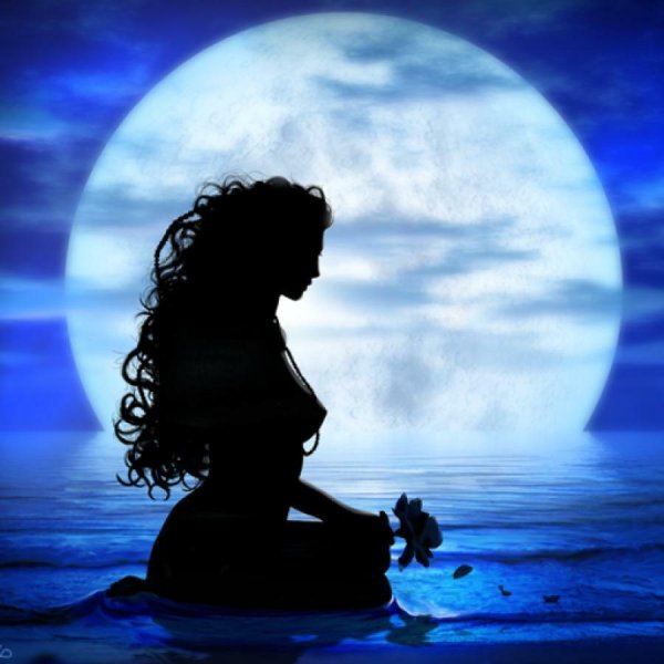 Луна и девушка