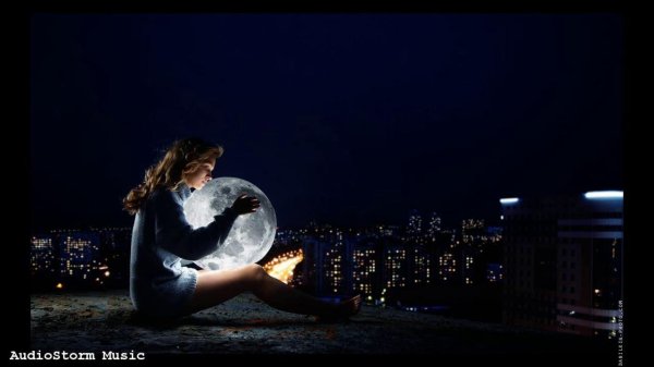 Луна и девушка