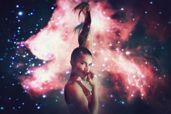 Девушка и космос