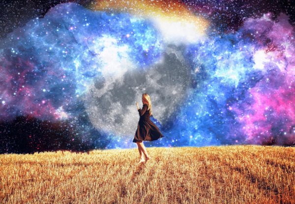 Девушка и космос
