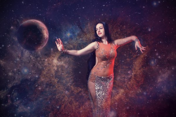 Девушка и космос