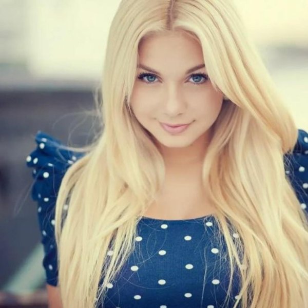 Девушка блондинка