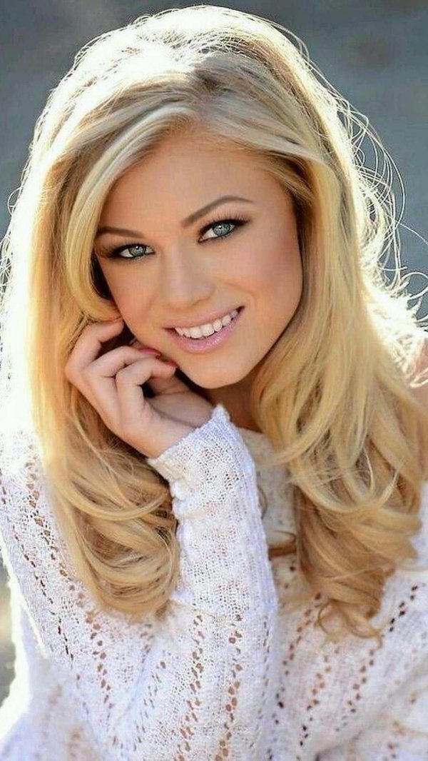 Девушка блондинка