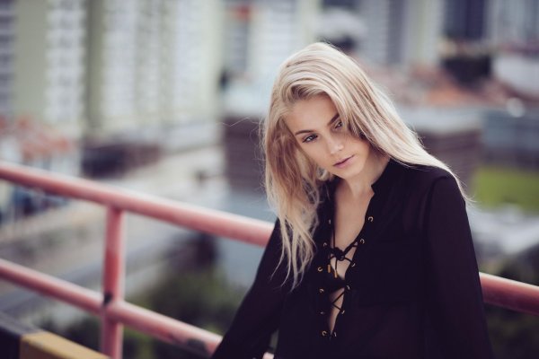 Девушка блондинка