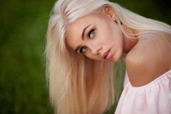 Девушка блондинка