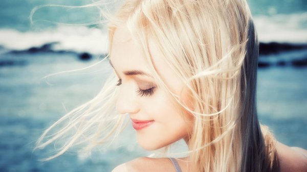 Девушка блондинка