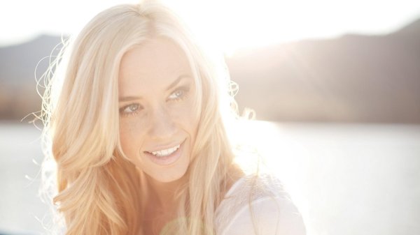 Девушка блондинка