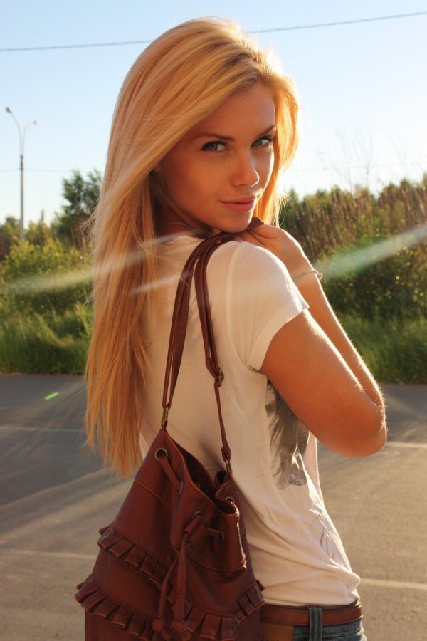Девушка блондинка