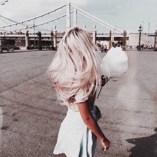 Девушка блондинка