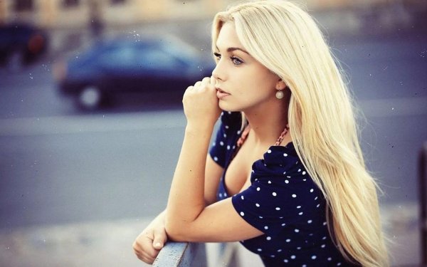 Девушка блондинка